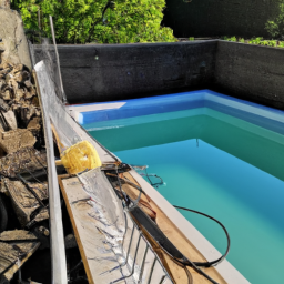 Piscine Extérieure à Coque : Élégance et Facilité d'Entretien Gagny